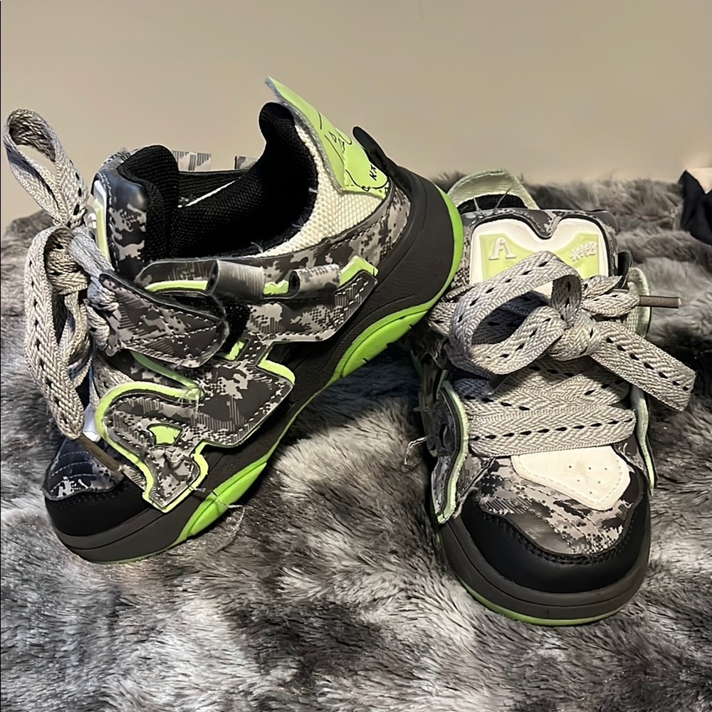 Green and Black Sneakers with Thick Sole and Secure Lacing